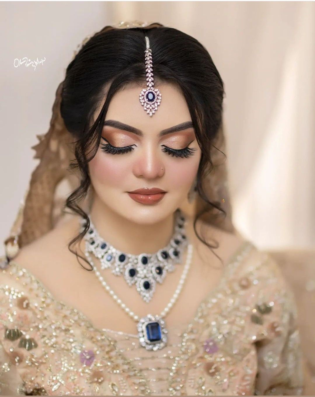 Bridal engagement makeup with sapphire jewellery and maang tikka — makeup artist Nanded