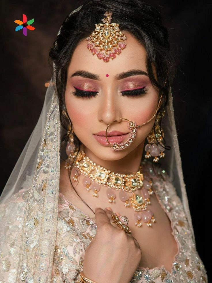 HD bridal reception makeup with pink eyeshadow and gold jewellery — Nanded